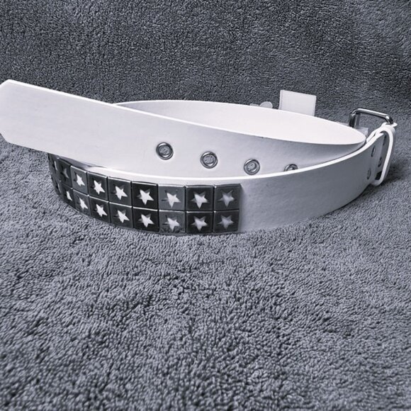 No Boundaries Accessories - Women's NWT Faux Leather Belt No Boundaries White w/Metal Stud Stars Sm/Med T2